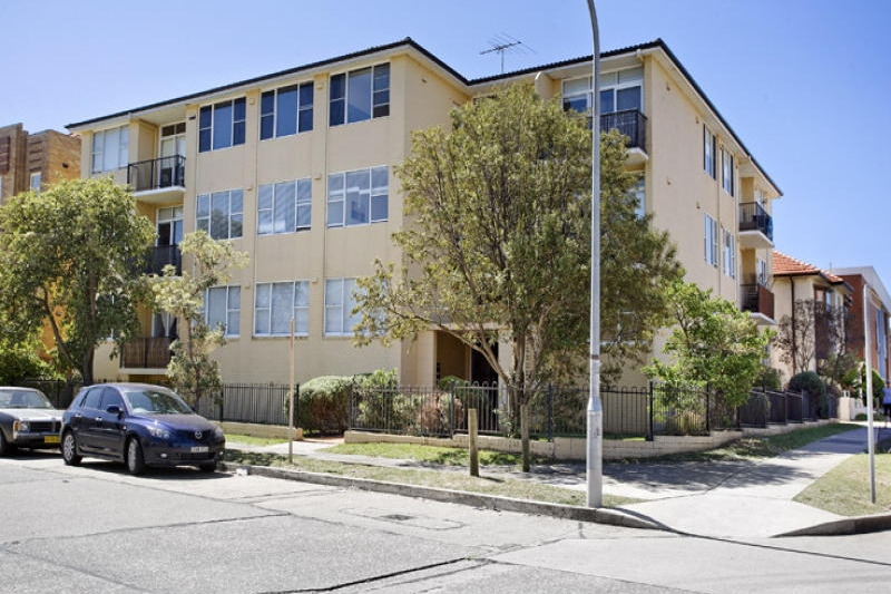 Photo #3: 5/46 Ramsgate Avenue, Bondi Beach - Sold by Goodyer Real Estate