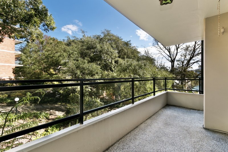 Photo #2: 4/54  Darling Point Road, Darling Point - Sold by Goodyer Real Estate