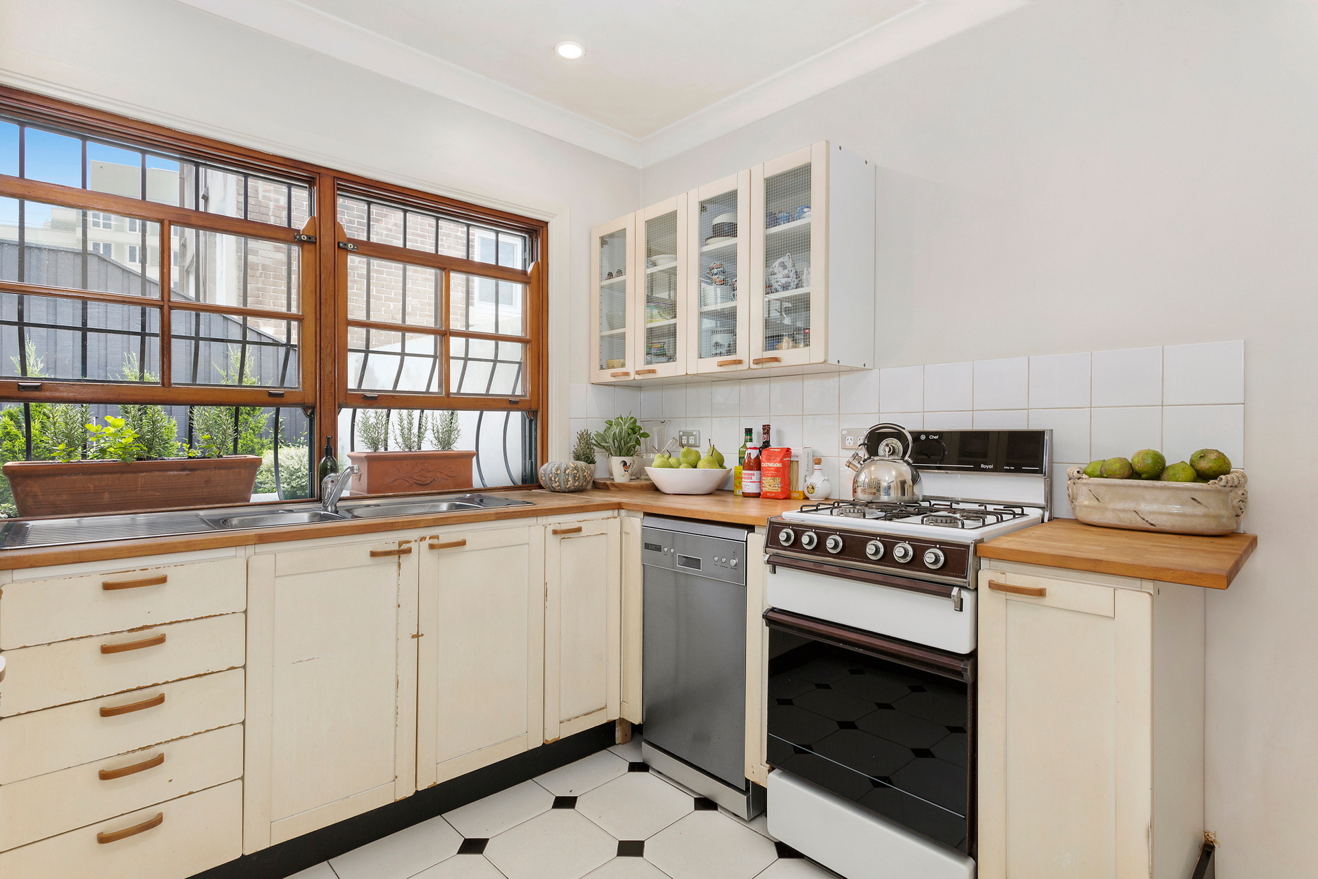 Photo #6: 10 West Street, Paddington - Sold by Goodyer Real Estate