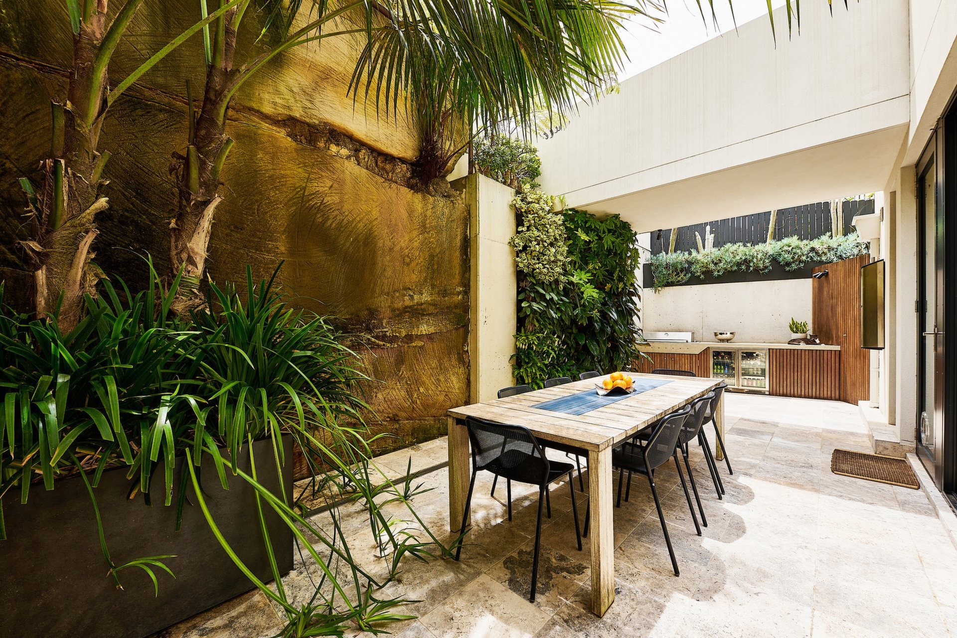 Photo #6: 2/17 Wonderland Avenue, Tamarama - Sold by Goodyer Real Estate