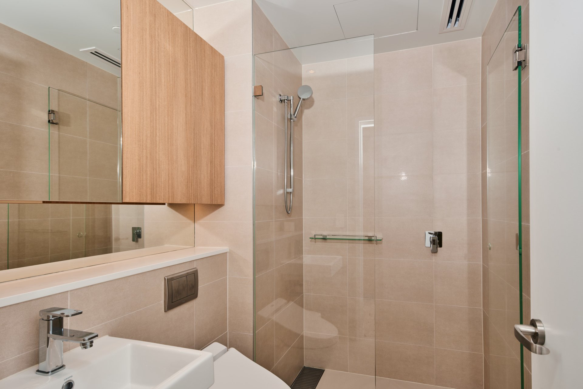 Photo #5: Waterloo - Leased by Goodyer Real Estate