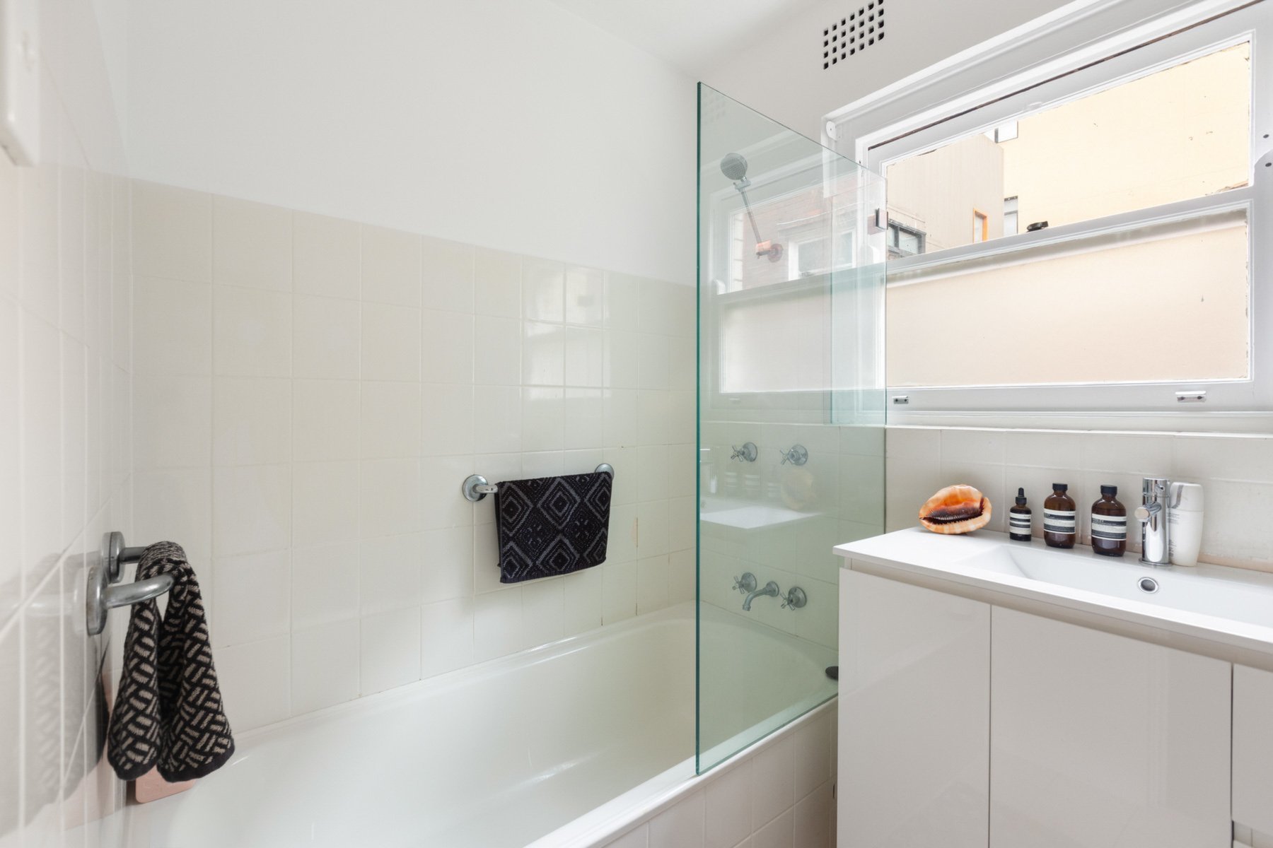Photo #4: 8/2b Darling Point Road, Darling Point - Sold by Goodyer Real Estate