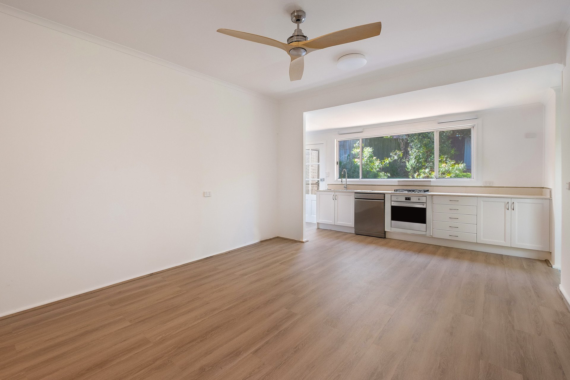 Photo #6: Bronte - Leased by Goodyer Real Estate
