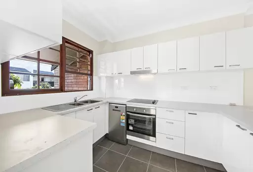 6/83-91 Wilson Street, Newtown Sold by Goodyer Real Estate - image 2